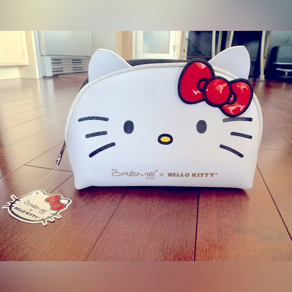 🤍Hello Kitty Make up bag. So cute bag for all your essentials.